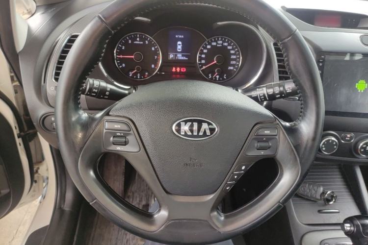 Used Kia K3S 2014 1.6L Automatic GLS Steering Wheel