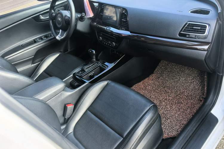 Used Kia K4 2015 1.8L Automatic GLS Special Interior 6