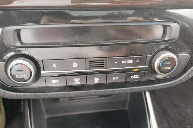 Used Kia K4 2014 1.8L Automatic GLS Audio And AC Panel