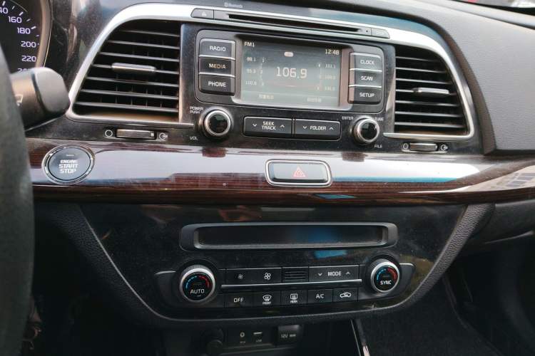 Used Kia K4 2014 1.8L Automatic GLS Audio And AC Panel