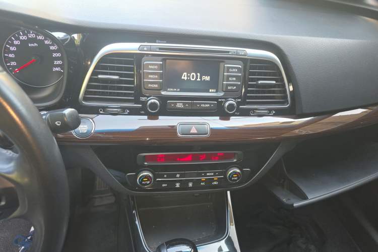 Used Kia K4 2014 1.8L Automatic GLS Audio And AC Panel
