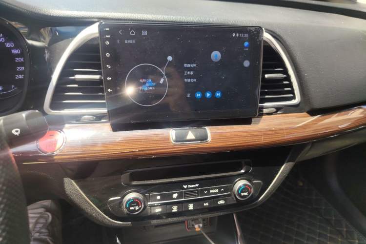 Used Kia K4 2014 1.8L Automatic DLX Audio And AC Panel