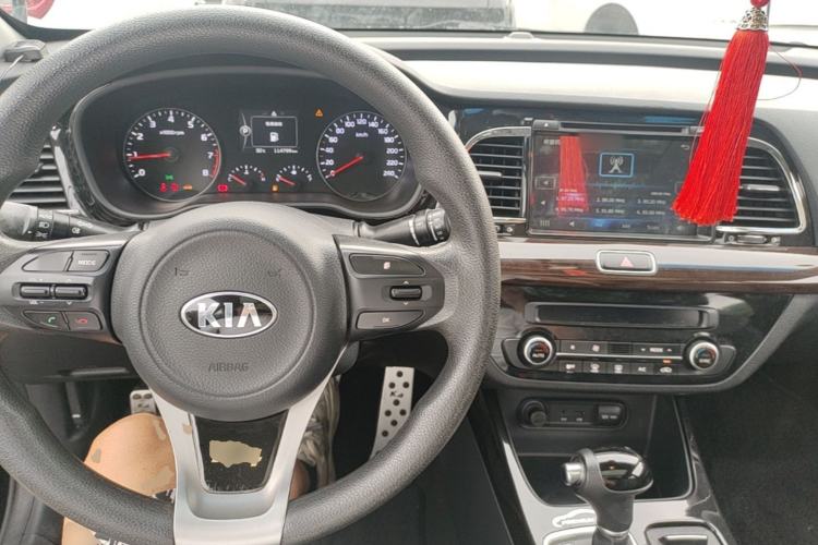 Used Kia K4 2014 1.8L Automatic GLS Center Console