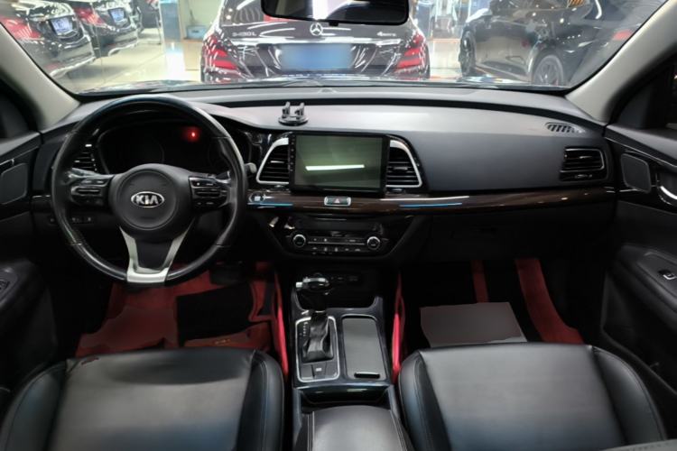 Used Kia K4 2014 1.8L Automatic DLX Center Console