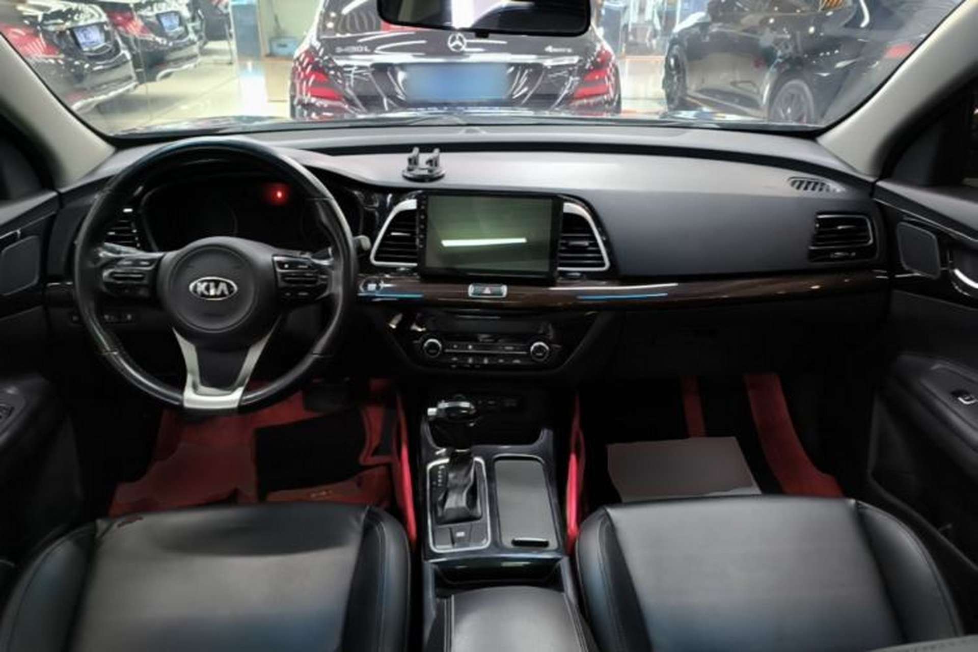 Used Kia K4 2014 1.8L Automatic DLX Center Console