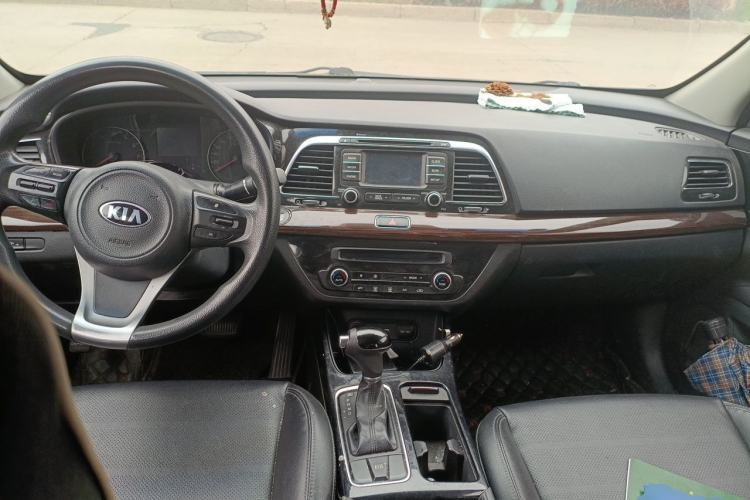 Used Kia K4 2014 1.8L Automatic GLS Center Console