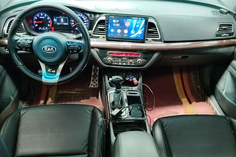 Used Kia K4 2014 1.8L Automatic DLX Center Console