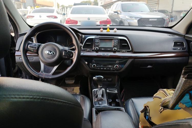 Used Kia K4 2014 1.8L Automatic GLS Center Console