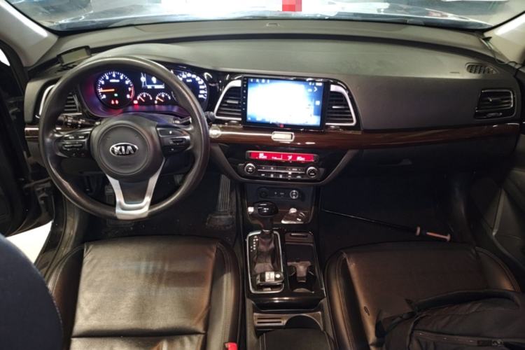 Used Kia K4 2014 1.8L Automatic GLS Center Console