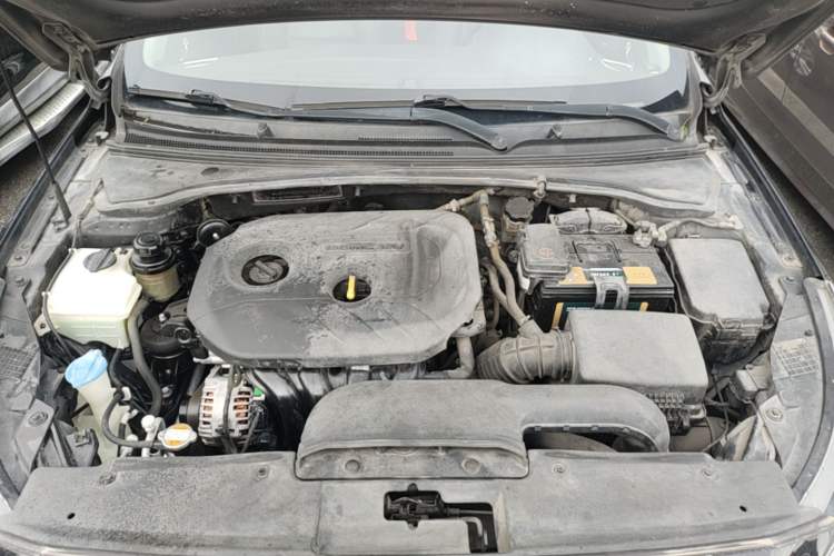 Used Kia K4 2014 1.8L Automatic GLS Engine Bay