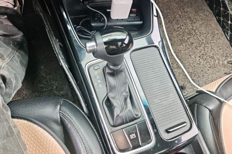 Used Kia K4 2014 1.8L Automatic GLS Gear Lever