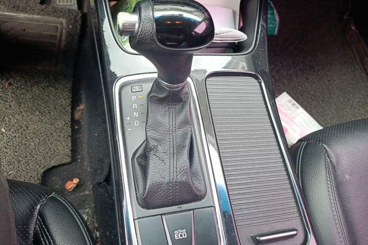 Used Kia K4 2014 1.8L Automatic GLS Gear Lever