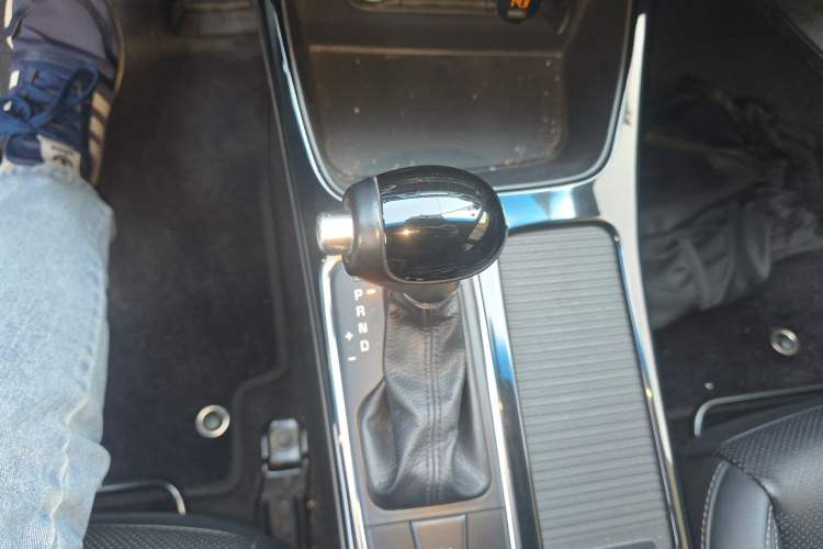 Used Kia K4 2014 1.8L Automatic GLS Gear Lever