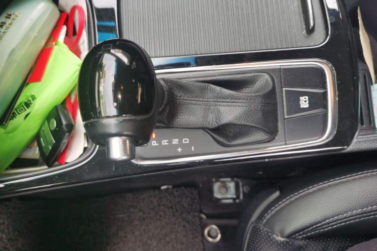 Used Kia K4 2014 1.8L Automatic DLX Gear Lever