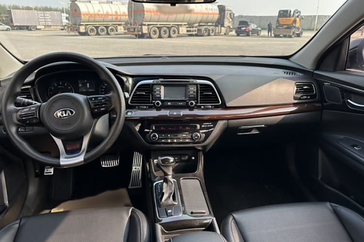 Used Kia K4 2014 1.8L Automatic GLS Interior 1
