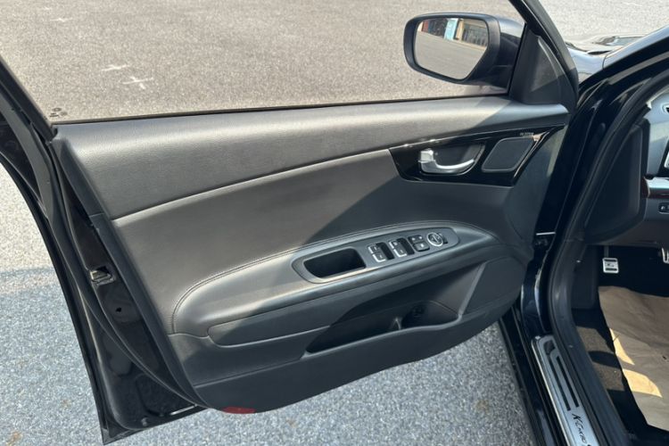 Used Kia K4 2014 1.8L Automatic GLS Interior 11