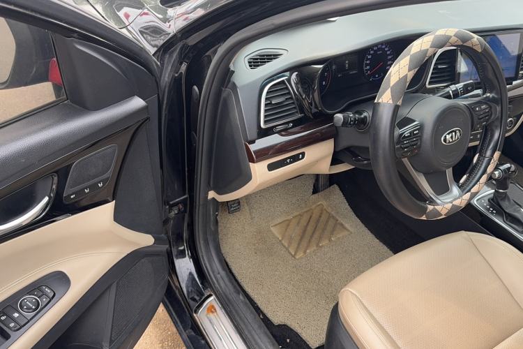 Used Kia K4 2014 1.8L Automatic LUX Interior 2