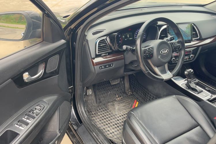 Used Kia K4 2014 1.8L Automatic DLX Interior 2