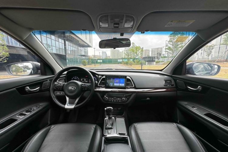 Used Kia K4 2014 1.8L Automatic DLX Interior 2