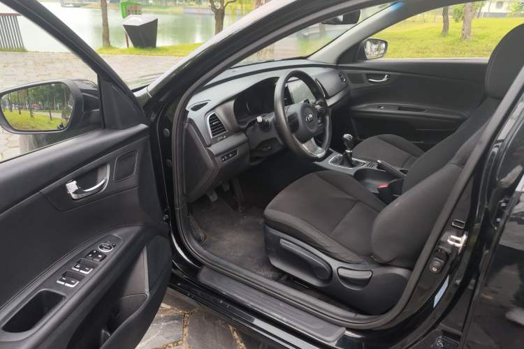 Used Kia K4 2014 1.8L Manual GL Interior 2
