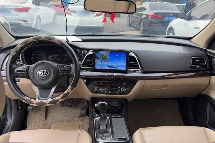 Used Kia K4 2014 1.8L Automatic LUX Interior 3
