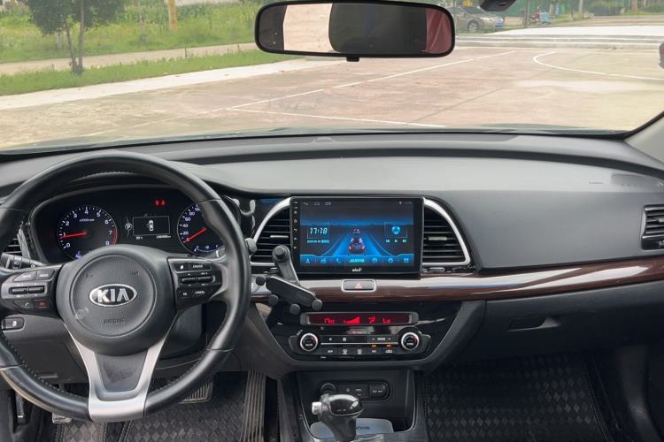 Used Kia K4 2014 1.8L Automatic DLX Interior 3