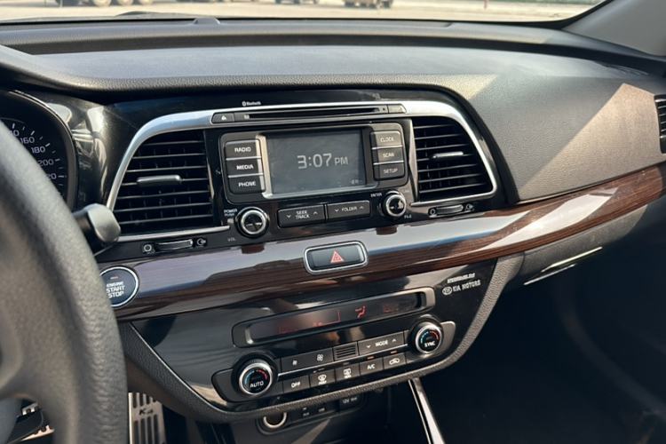 Used Kia K4 2014 1.8L Automatic GLS Interior 3