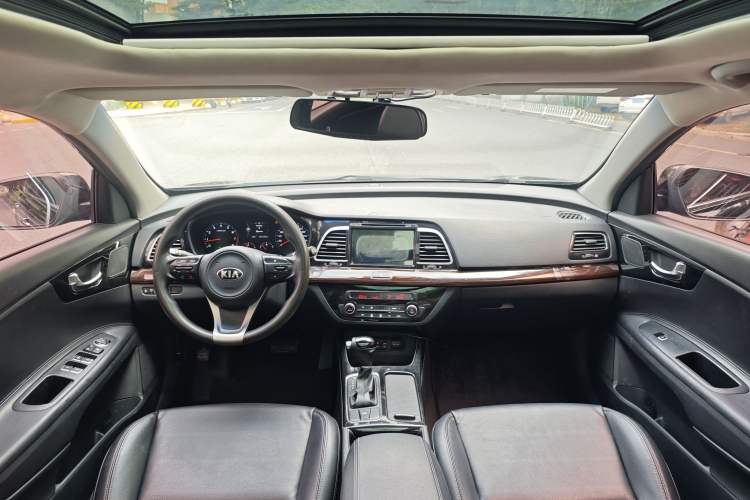 Used Kia K4 2014 1.8L Automatic GLS Interior 4
