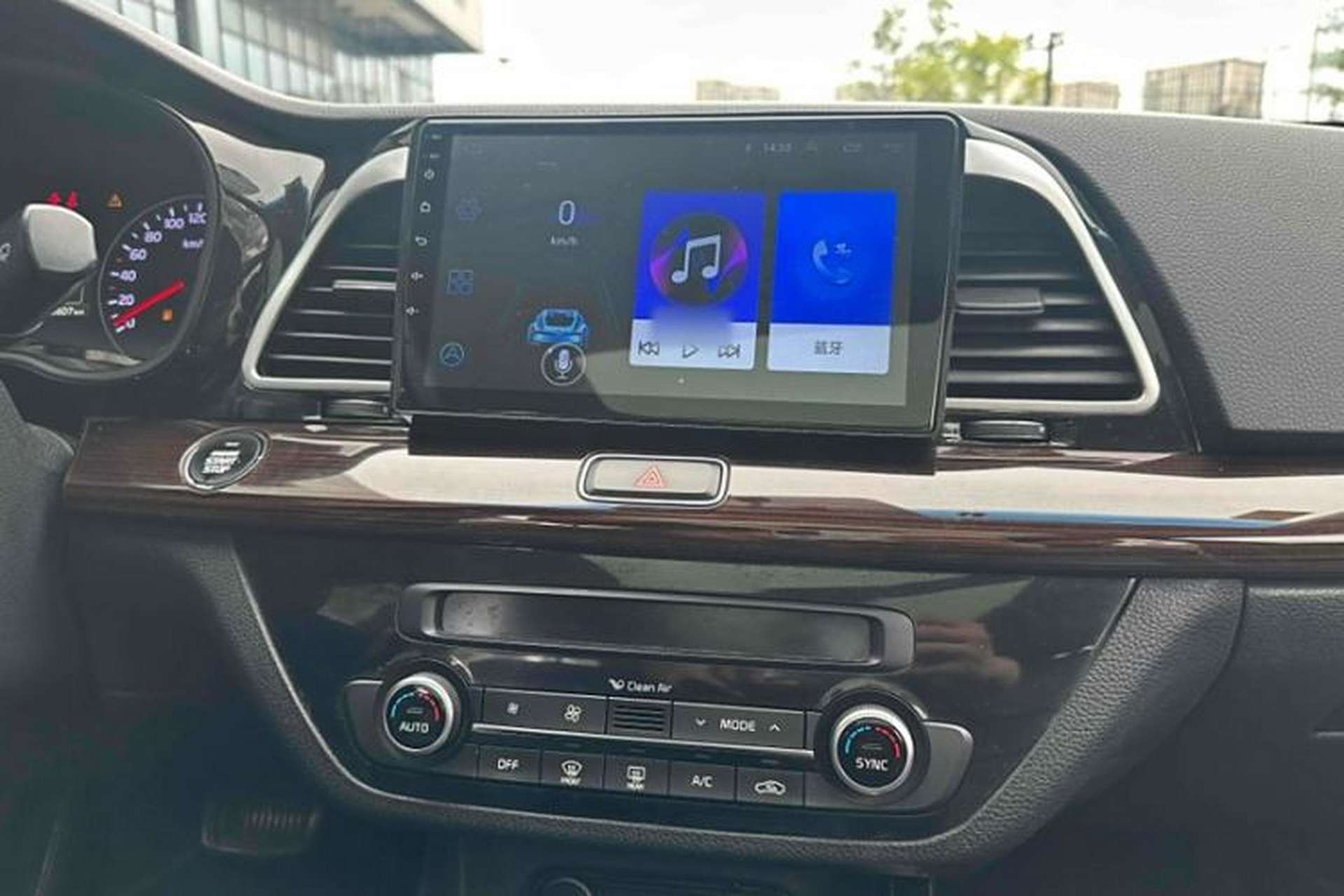Used Kia K4 2014 1.8L Automatic DLX Interior 4