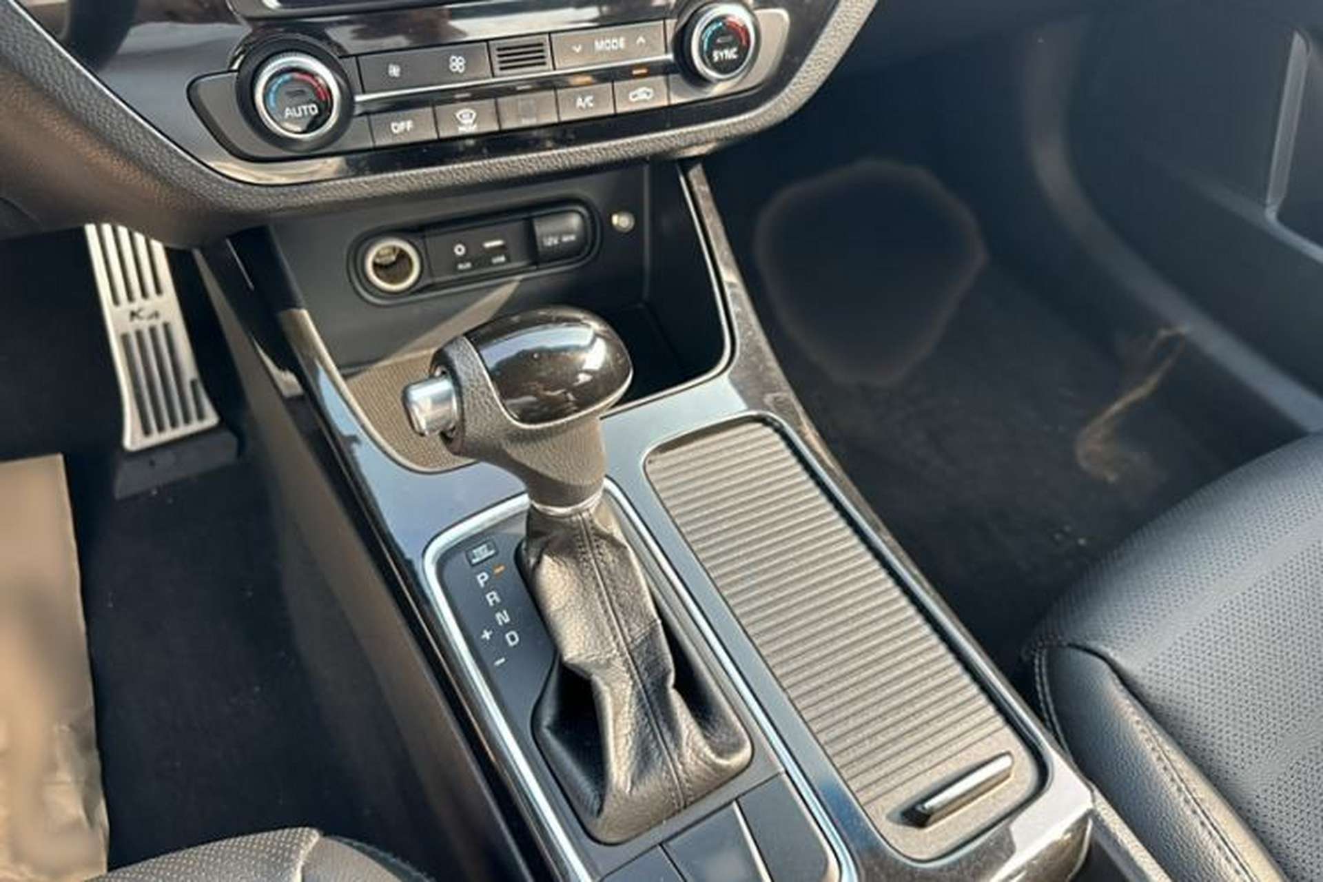 Used Kia K4 2014 1.8L Automatic GLS Interior 4