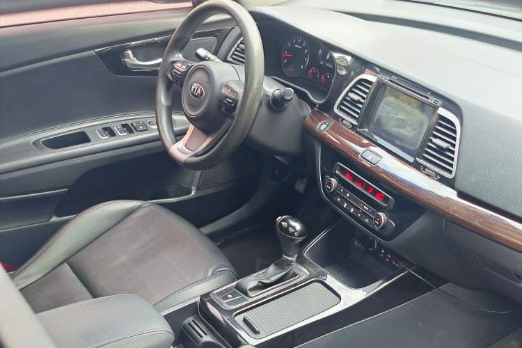 Used Kia K4 2014 1.8L Automatic GLS Interior 5