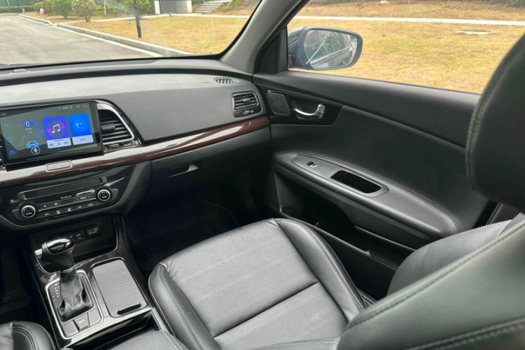 Used Kia K4 2014 1.8L Automatic DLX Interior 6