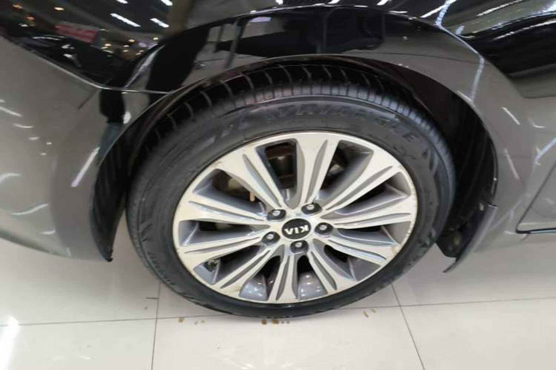Used Kia K4 2014 1.8L Automatic DLX Left Front Wheel Hub