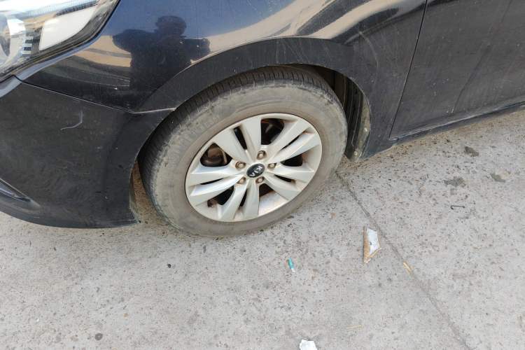 Used Kia K4 2014 1.8L Automatic GLS Left Front Wheel Hub