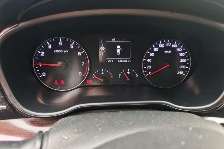 Used Kia K4 2014 1.8L Automatic GLS Odometer Close Up