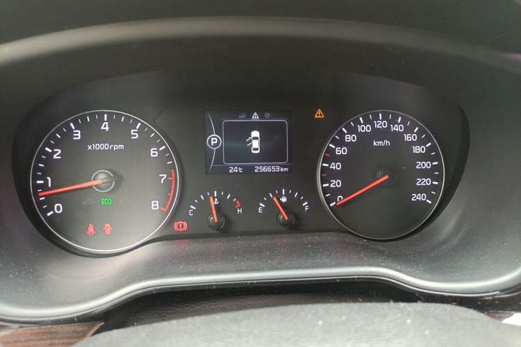 Used Kia K4 2014 1.8L Automatic GLS Odometer Close Up