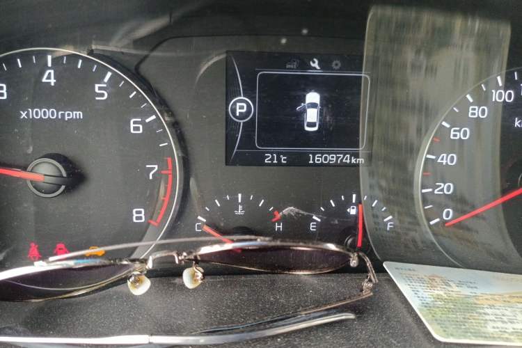 Used Kia K4 2014 1.8L Automatic GLS Odometer Close Up