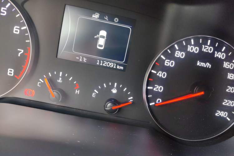 Used Kia K4 2014 1.8L Manual GL Odometer Close Up