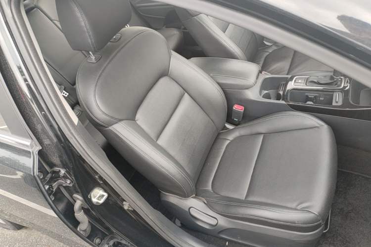 Used Kia K4 2014 1.8L Automatic GLS Right Front Seat