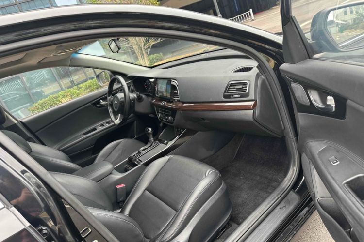 Used Kia K4 2014 1.8L Automatic DLX Right Front Seat