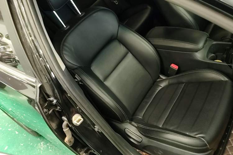Used Kia K4 2014 1.8L Automatic DLX Right Front Seat