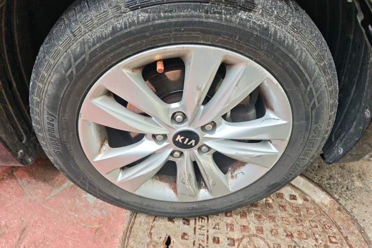 Used Kia K4 2014 1.8L Automatic GLS Right Front Wheel Hub