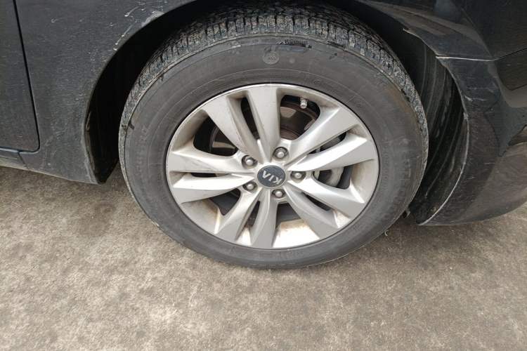 Used Kia K4 2014 1.8L Automatic GLS Right Front Wheel Hub