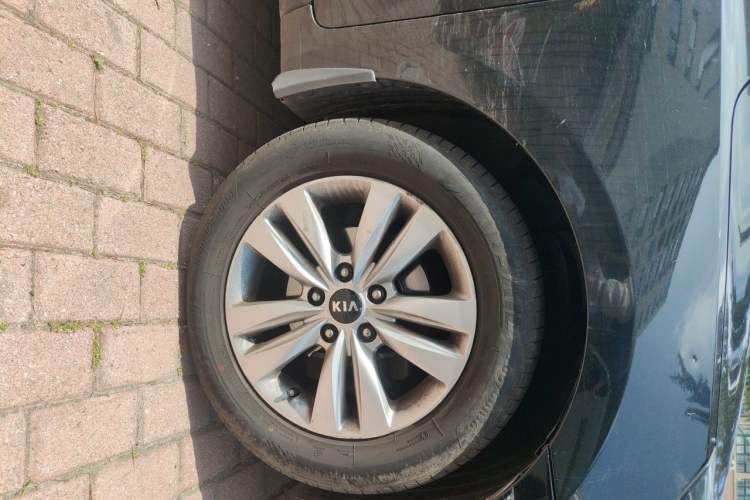Used Kia K4 2014 1.8L Automatic GLS Right Front Wheel Hub
