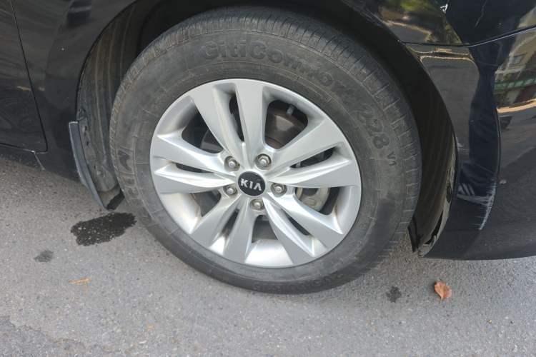 Used Kia K4 2014 1.8L Automatic GLS Right Front Wheel Hub