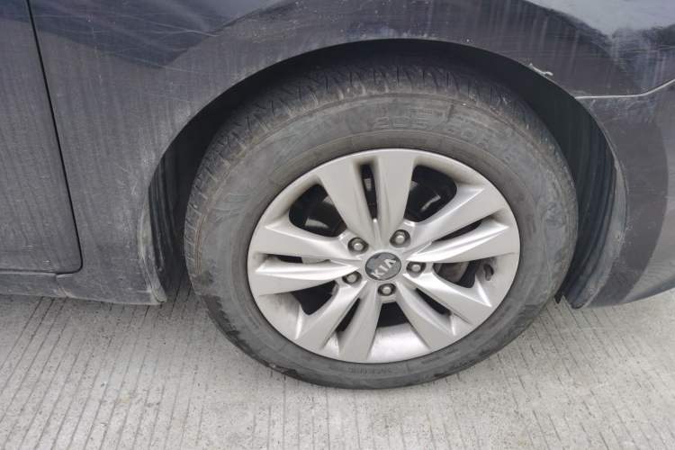 Used Kia K4 2014 1.8L Automatic GLS Right Front Wheel Hub