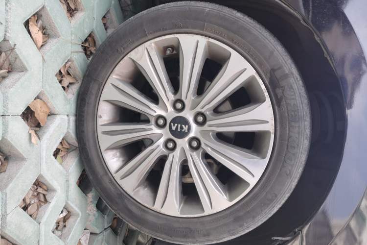 Used Kia K4 2014 1.8L Automatic DLX Right Front Wheel Hub