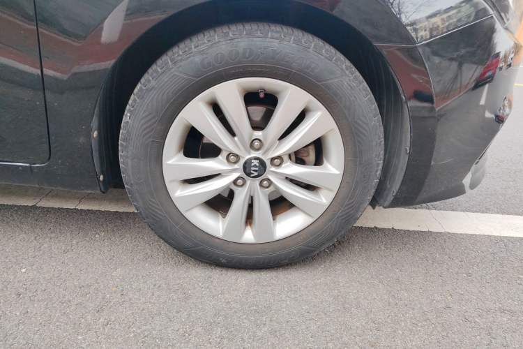 Used Kia K4 2014 1.8L Manual GL Right Front Wheel Hub