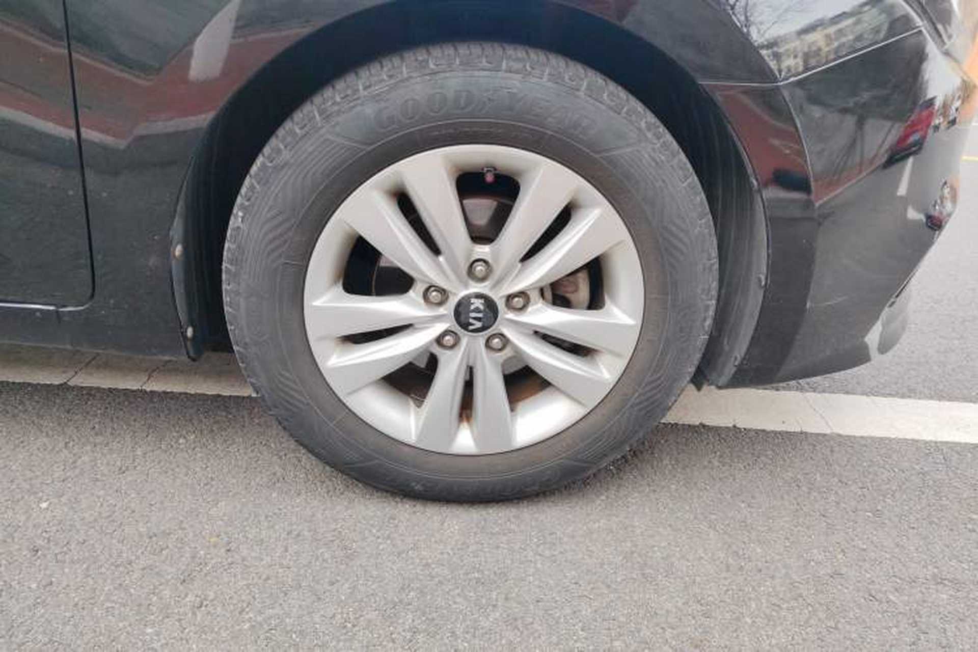 Used Kia K4 2014 1.8L Manual GL Right Front Wheel Hub