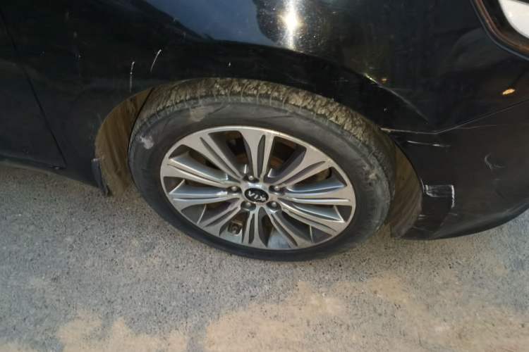 Used Kia K4 2014 1.8L Automatic GLS Right Front Wheel Hub